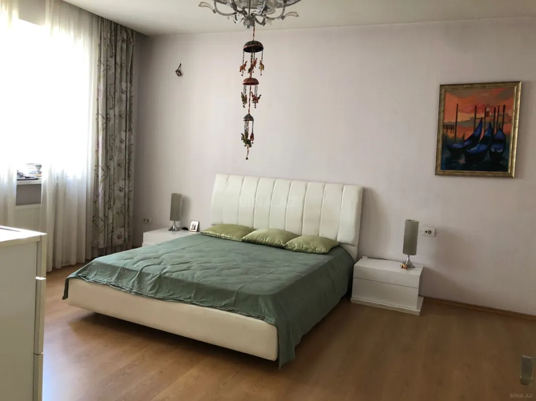 Satılır 6 otaqlı mənzil 433 m²