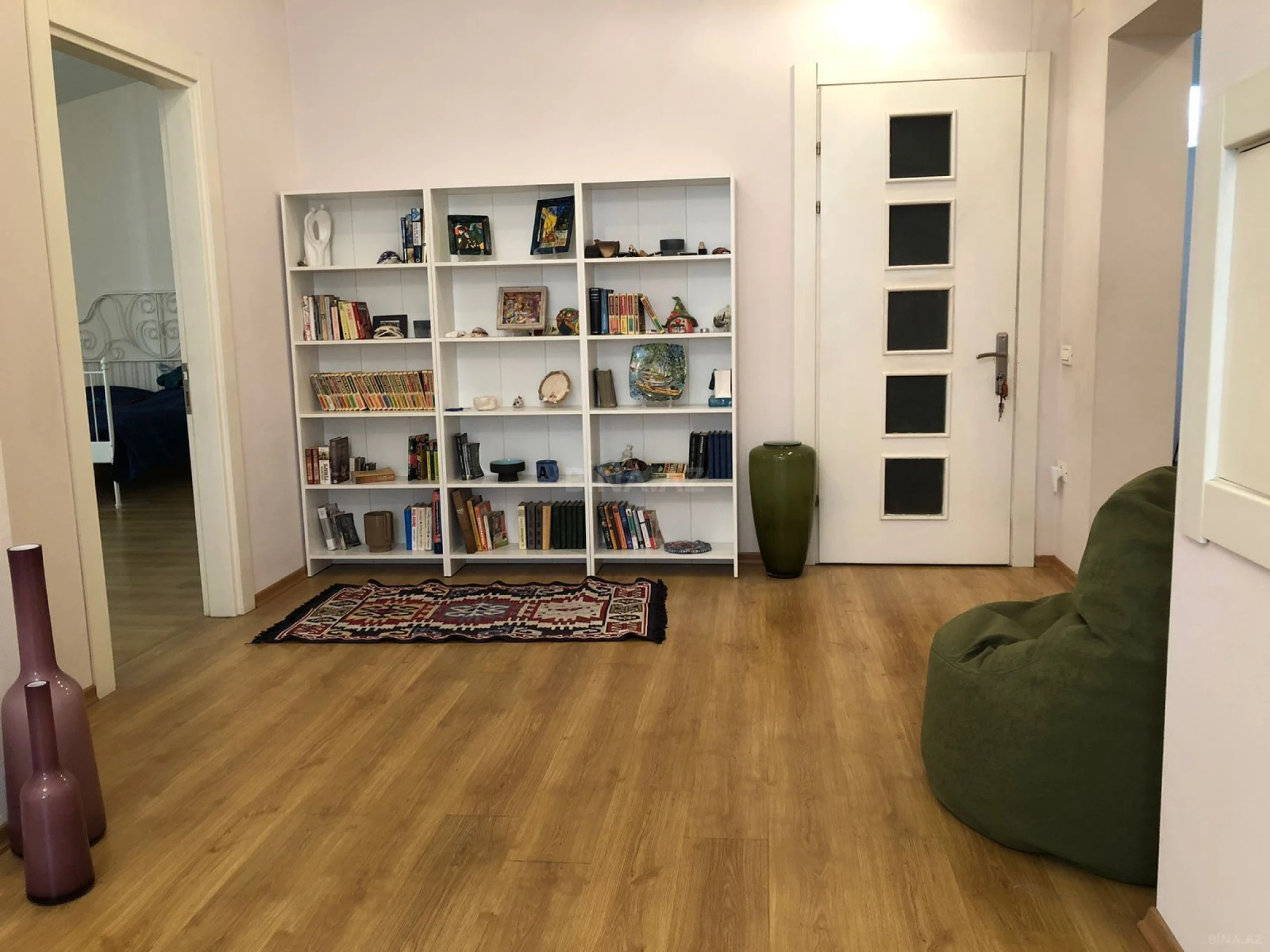 Satılır 6 otaqlı mənzil 433 m²
