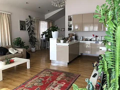 Satılır 6 otaqlı mənzil 433 m²