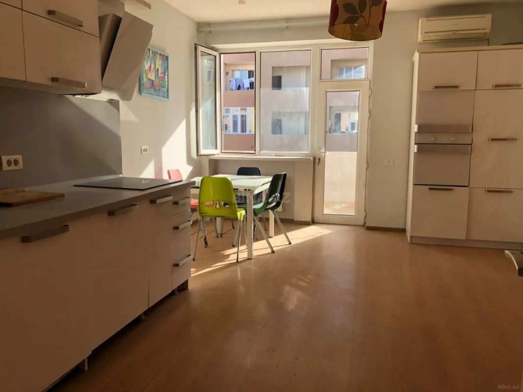 Satılır 6 otaqlı mənzil 433 m²