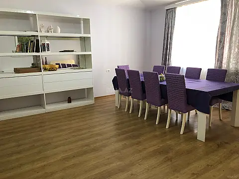 Satılır 6 otaqlı mənzil 433 m²