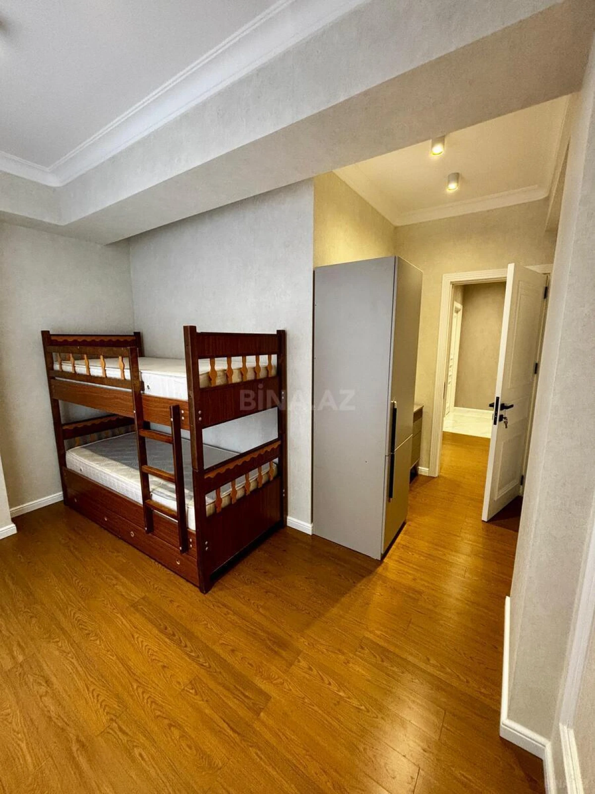 Satılır 3 otaqlı mənzil 101.7 m²