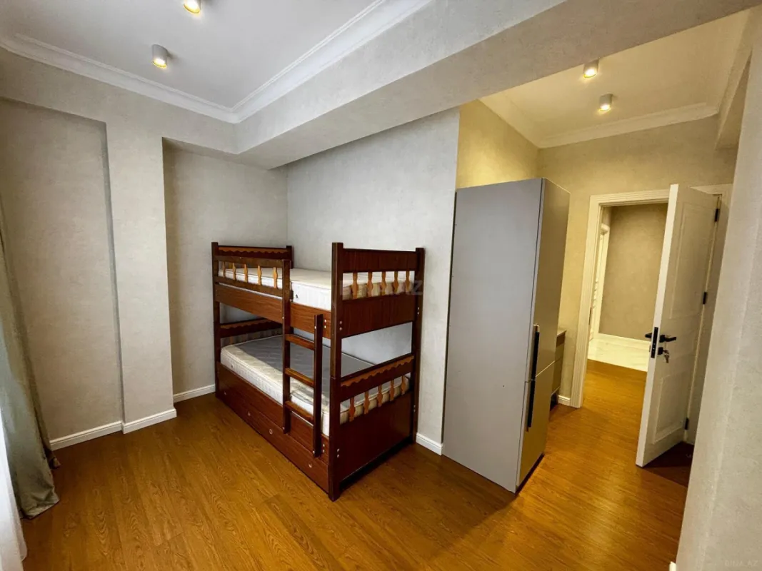 Satılır 3 otaqlı mənzil 101.7 m²