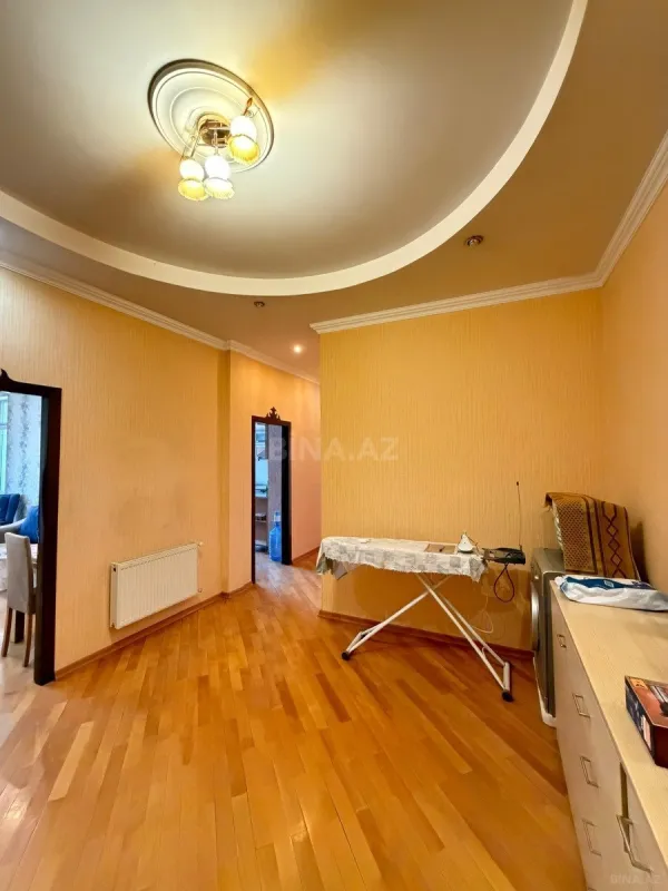 Satılır 2 otaqlı mənzil 92 m²