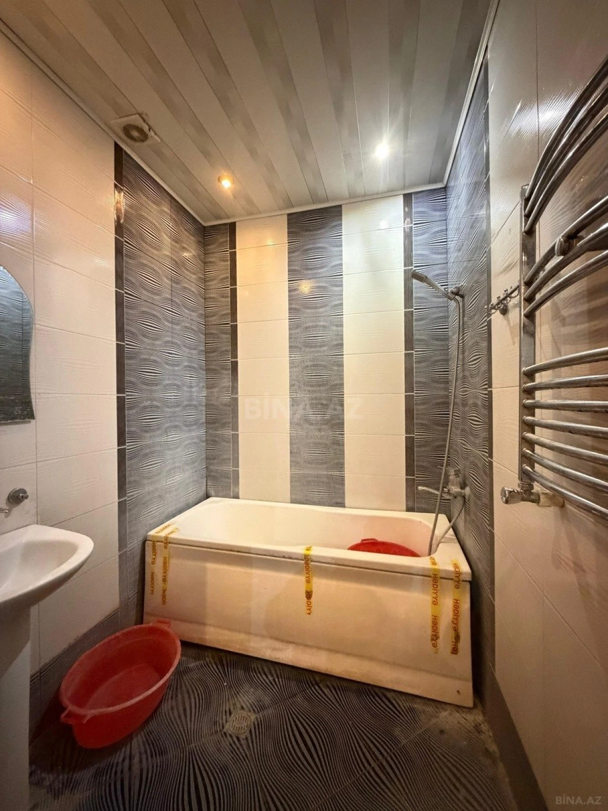 Satılır 2 otaqlı mənzil 92 m²