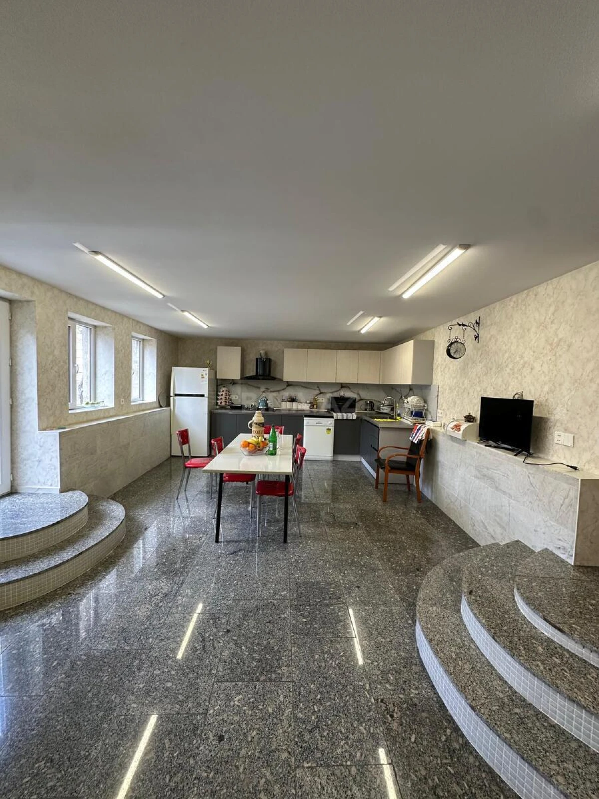Satılır 7 otaqlı həyət evi 400 m²