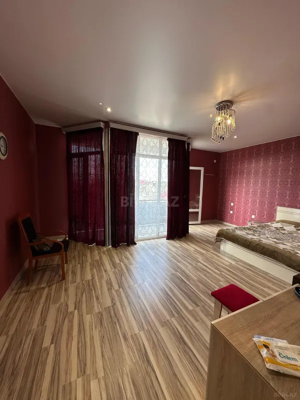 Satılır 7 otaqlı həyət evi 400 m²