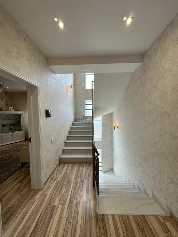 Satılır 7 otaqlı həyət evi 400 m²