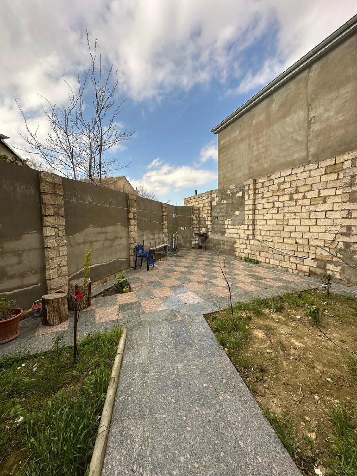 Satılır 7 otaqlı həyət evi 400 m²