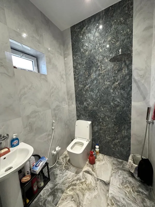 Satılır 7 otaqlı həyət evi 400 m²