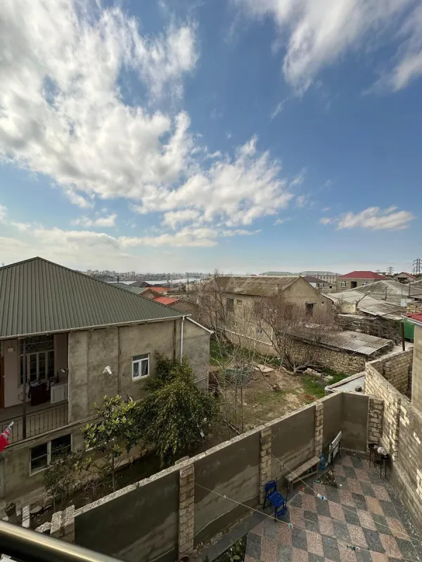 Satılır 7 otaqlı həyət evi 400 m²