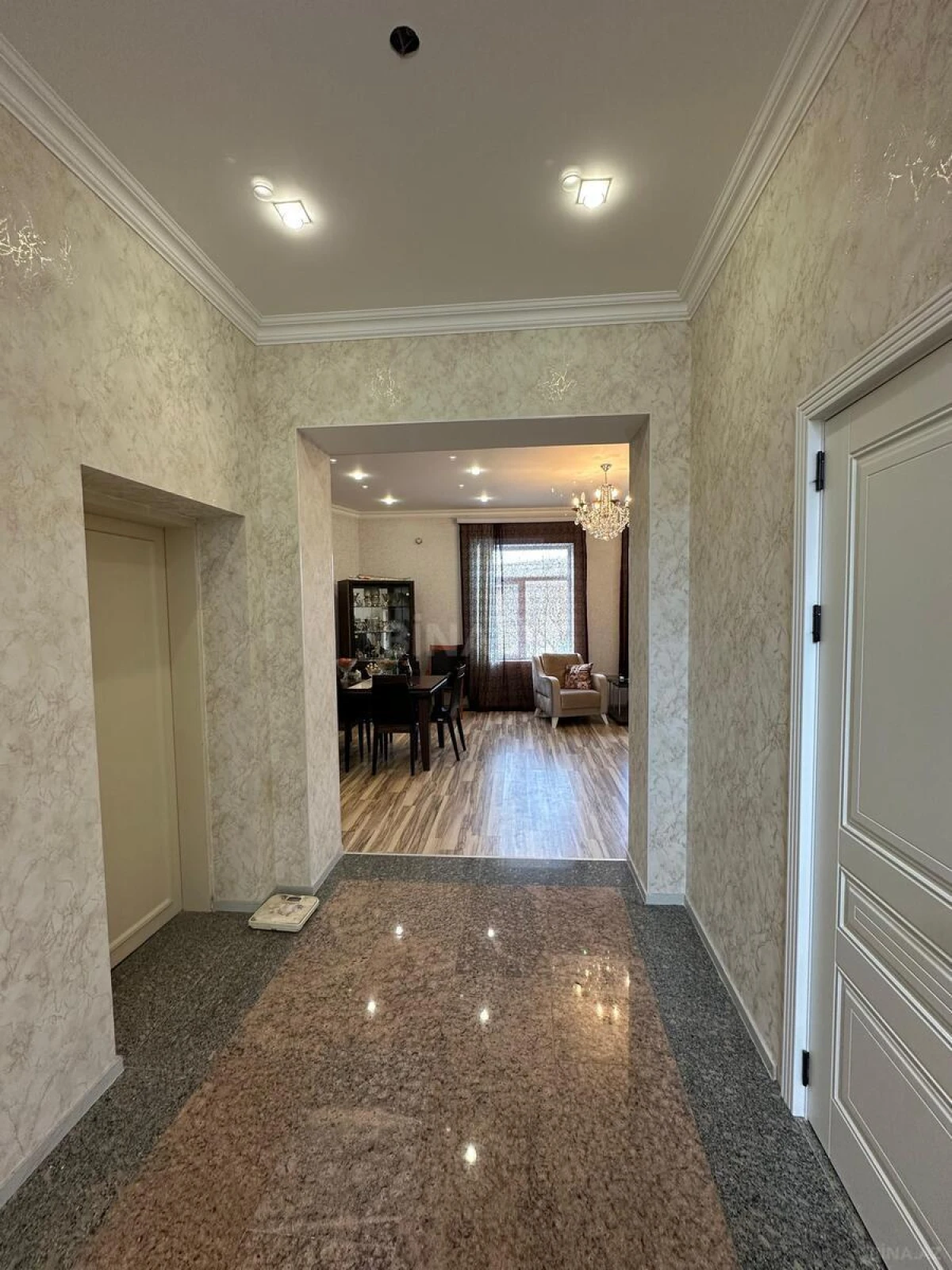 Satılır 7 otaqlı həyət evi 400 m²