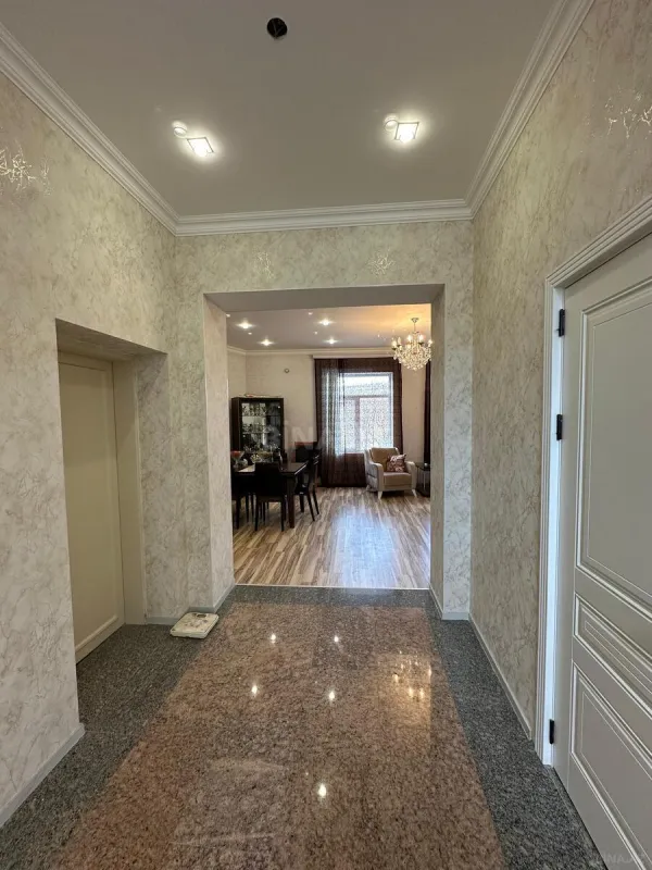 Satılır 7 otaqlı həyət evi 400 m²