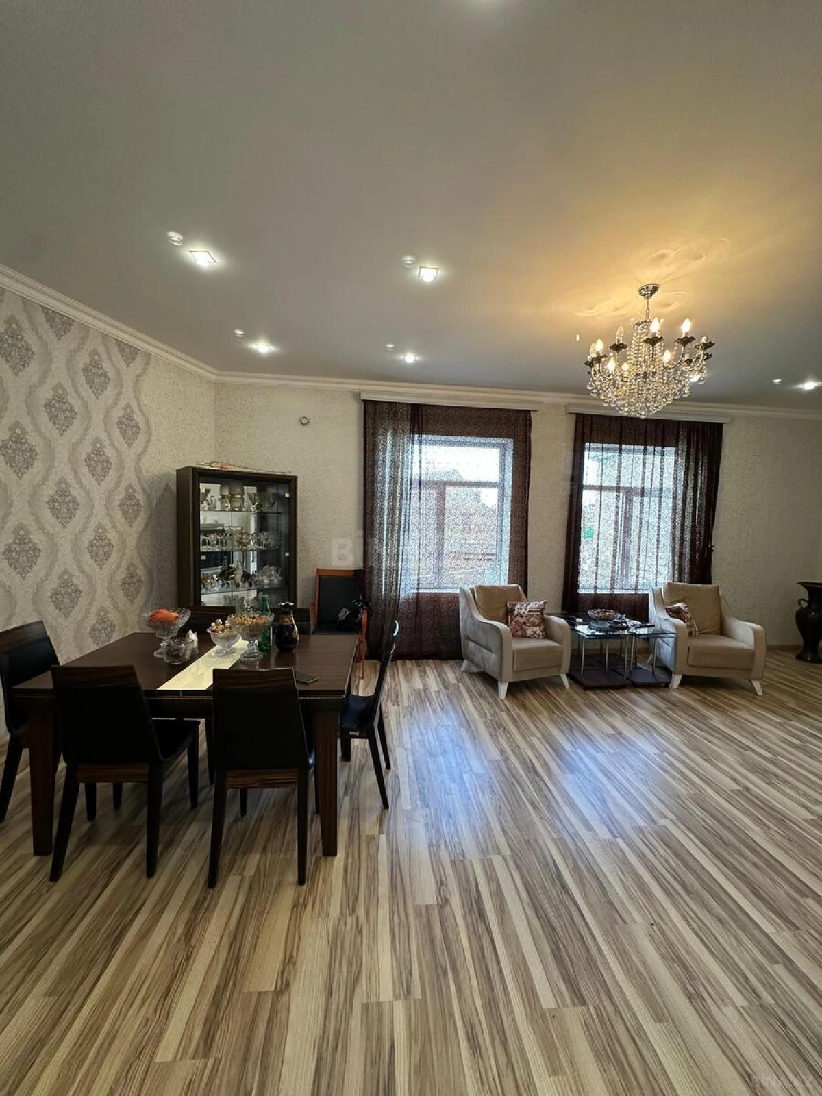 Satılır 7 otaqlı həyət evi 400 m²