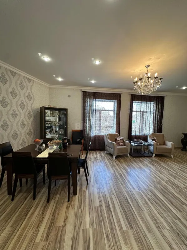 Satılır 7 otaqlı həyət evi 400 m²