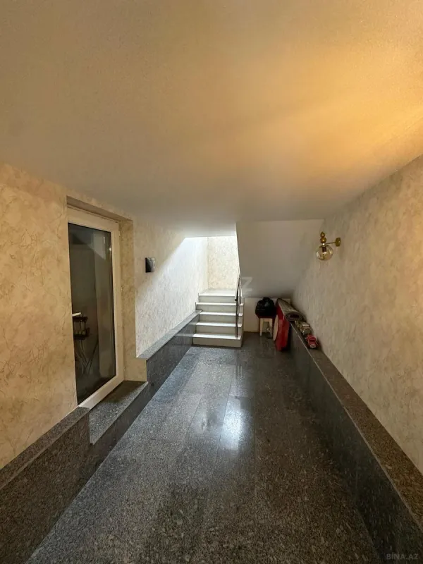 Satılır 7 otaqlı həyət evi 400 m²