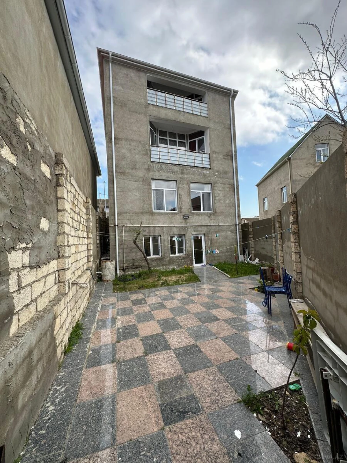 Satılır 7 otaqlı həyət evi 400 m²