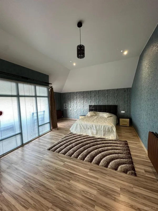 Satılır 7 otaqlı həyət evi 400 m²