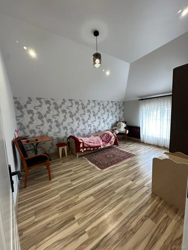 Satılır 7 otaqlı həyət evi 400 m²