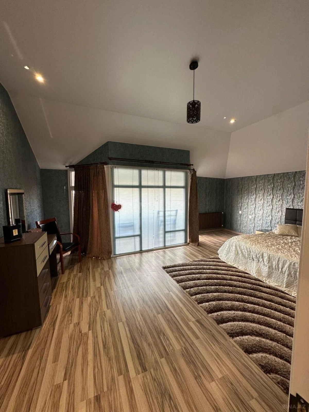 Satılır 7 otaqlı həyət evi 400 m²