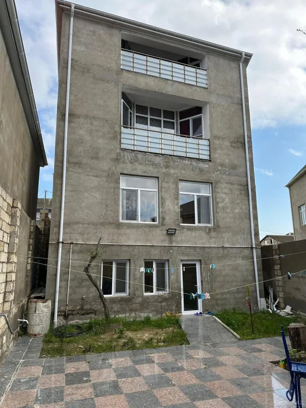 Satılır 7 otaqlı həyət evi 400 m²