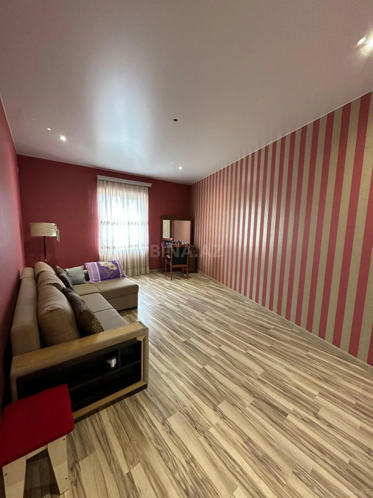 Satılır 7 otaqlı həyət evi 400 m²