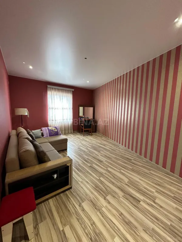 Satılır 7 otaqlı həyət evi 400 m²