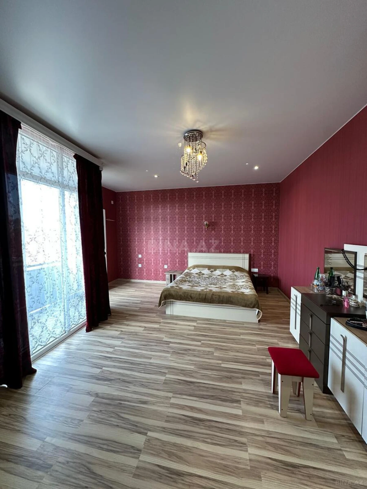 Satılır 7 otaqlı həyət evi 400 m²