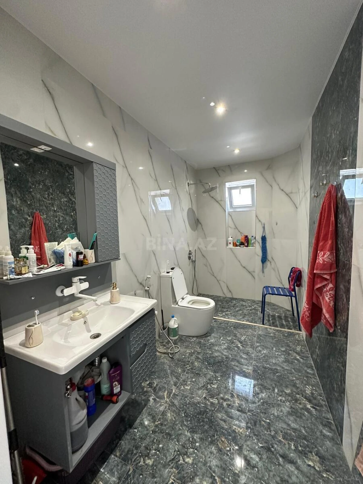 Satılır 7 otaqlı həyət evi 400 m²