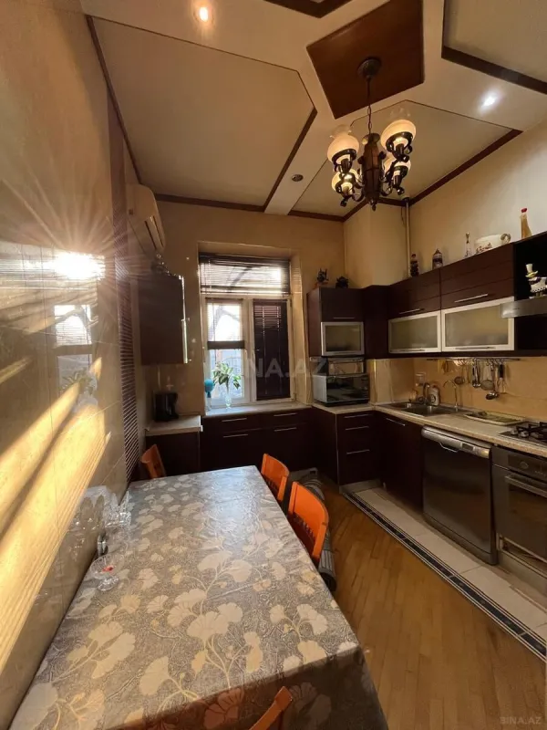 Satılır 4 otaqlı mənzil 120 m²