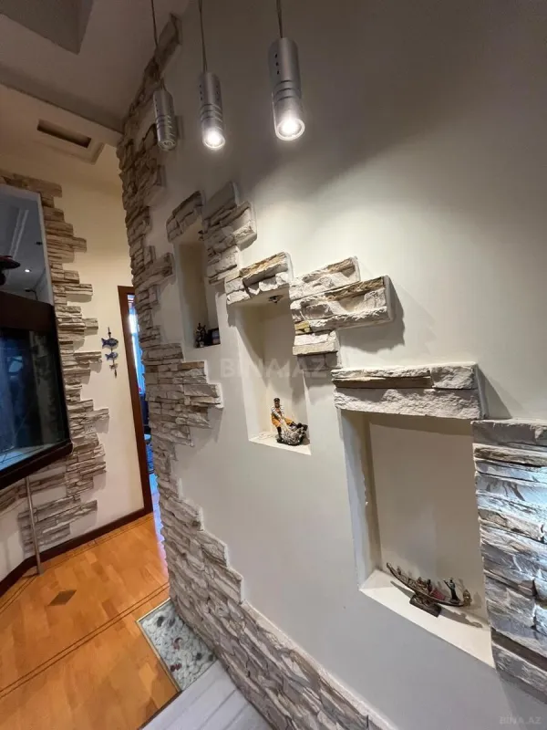 Satılır 4 otaqlı mənzil 120 m²