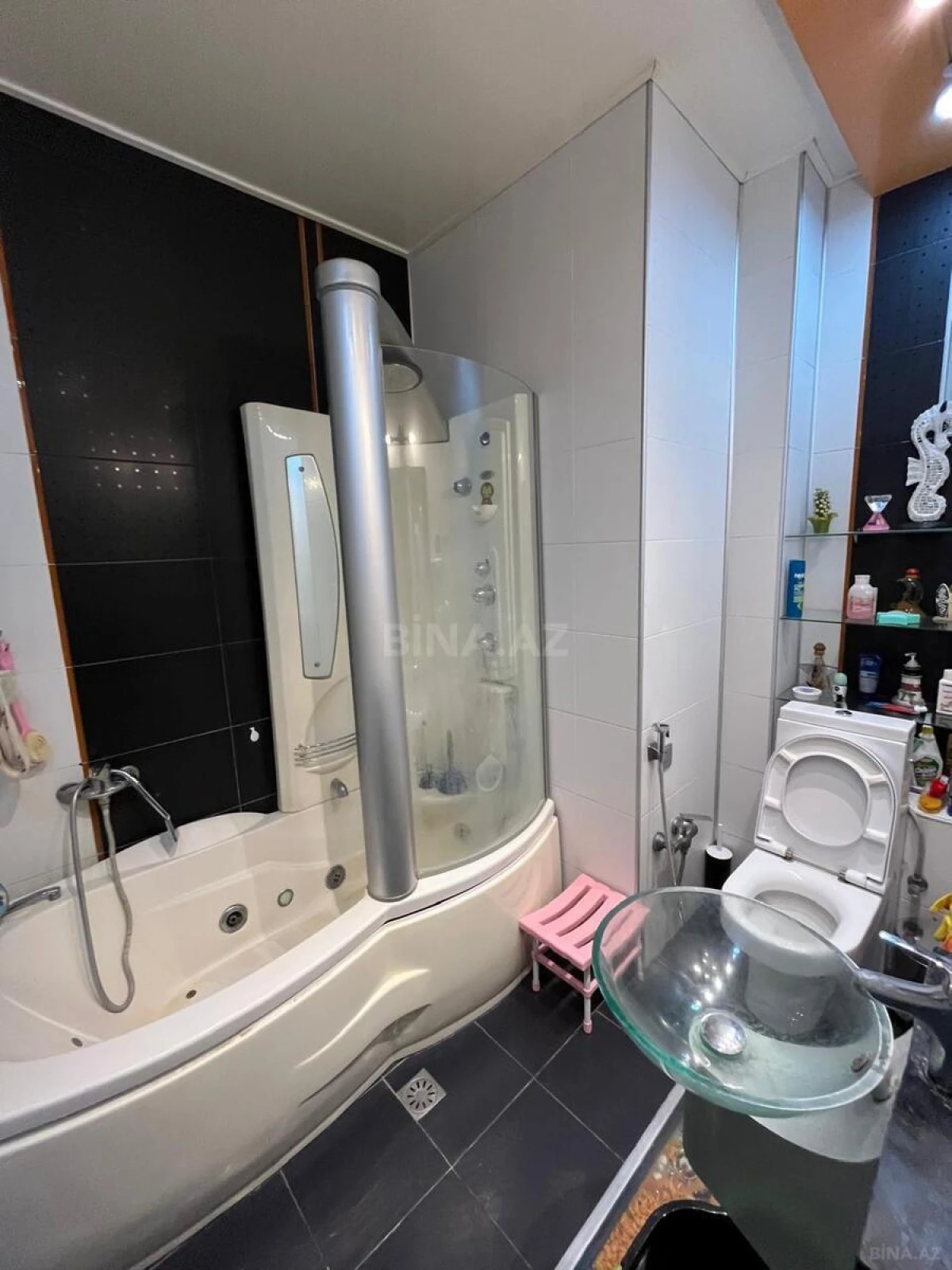 Satılır 4 otaqlı mənzil 120 m²