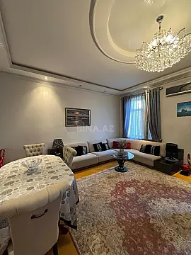 Satılır 4 otaqlı mənzil 120 m²