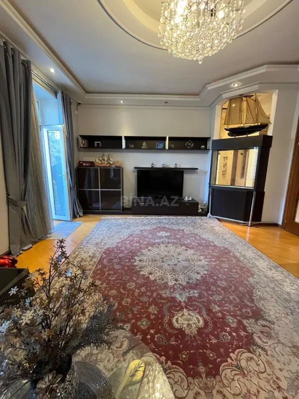 Satılır 4 otaqlı mənzil 120 m²