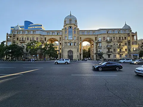 Satılır 4 otaqlı mənzil 120 m² — Bakı, Sahil qəs. 4 otaq 120.00 m²