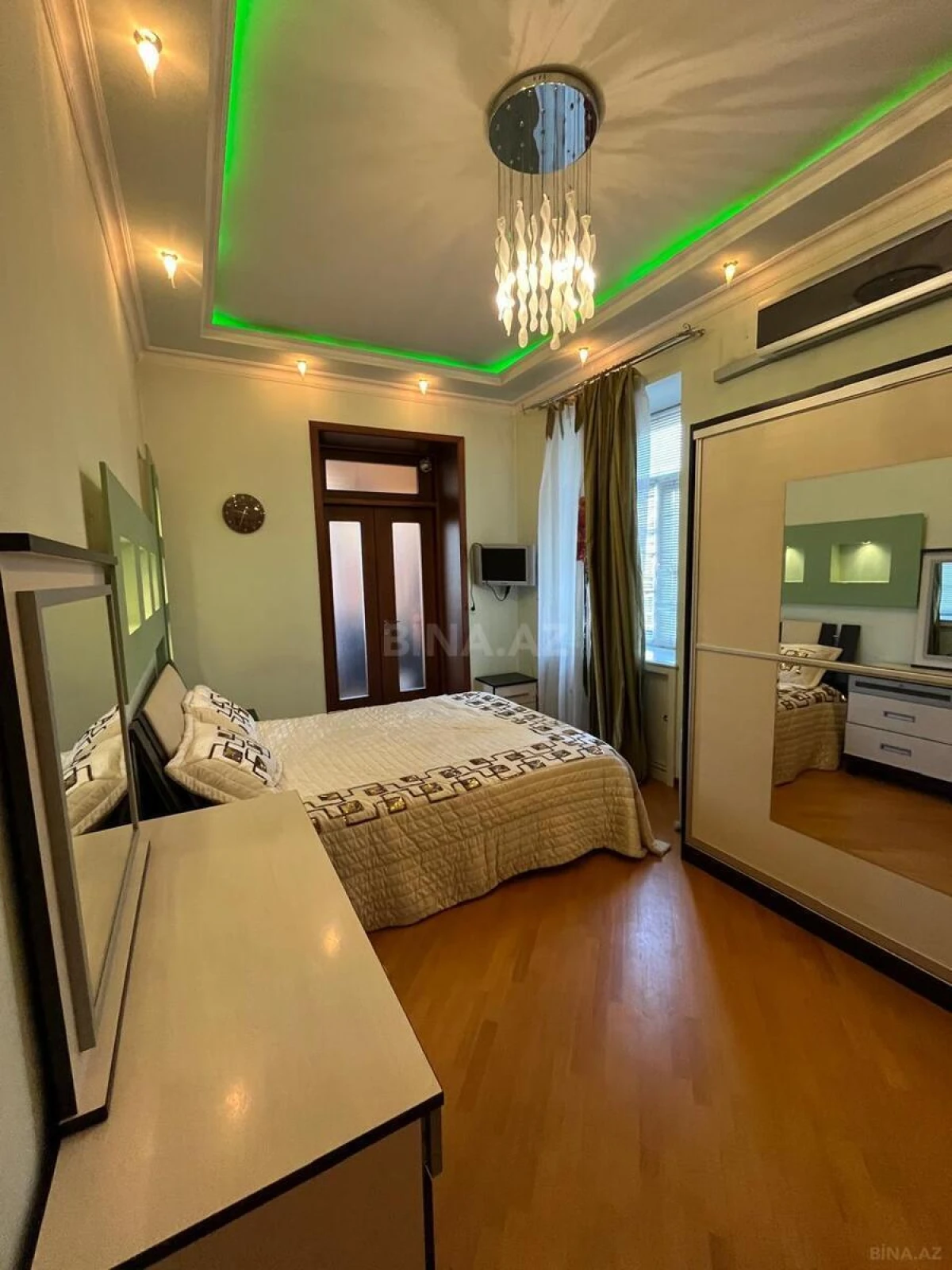 Satılır 4 otaqlı mənzil 120 m²