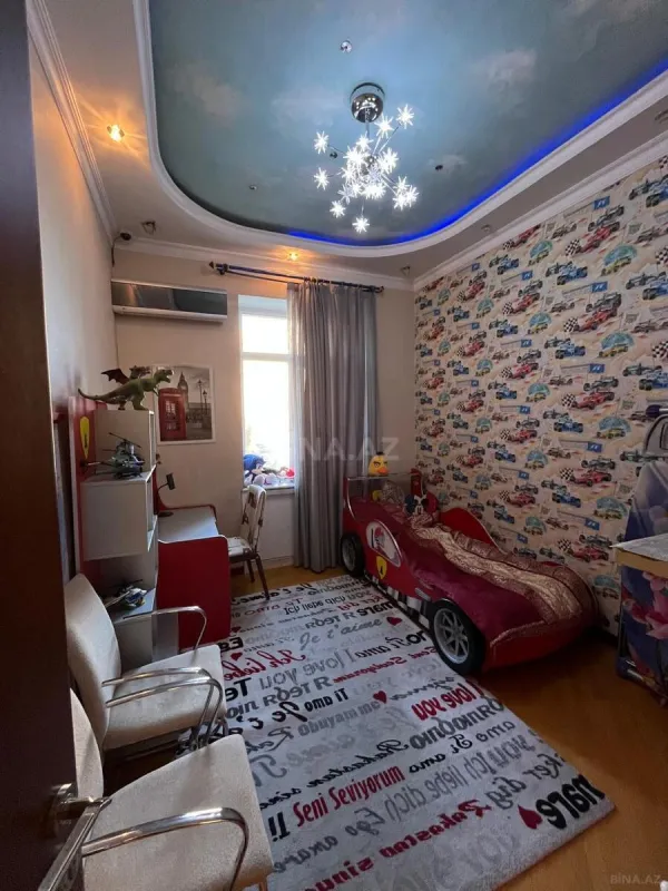 Satılır 4 otaqlı mənzil 120 m²