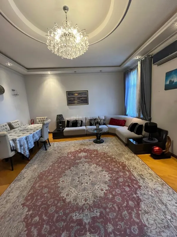 Satılır 4 otaqlı mənzil 120 m²