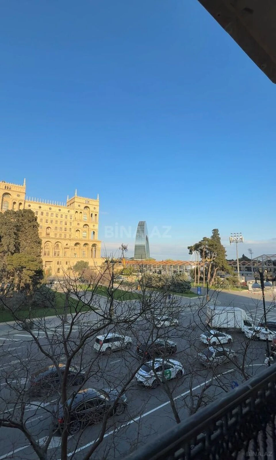 Satılır 4 otaqlı mənzil 120 m²