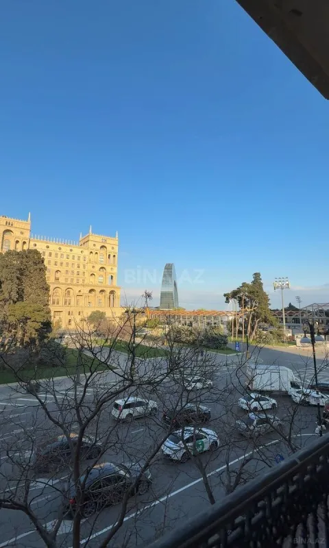 Satılır 4 otaqlı mənzil 120 m²