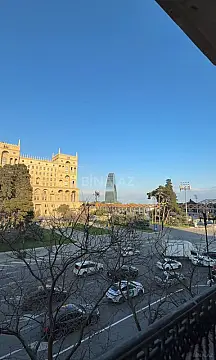 Satılır 4 otaqlı mənzil 120 m²