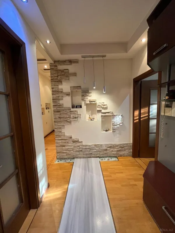 Satılır 4 otaqlı mənzil 120 m²