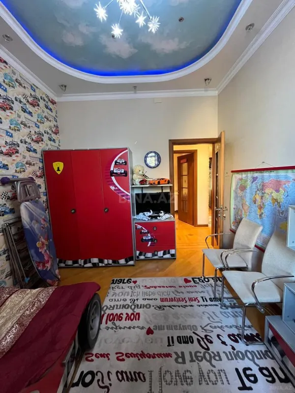 Satılır 4 otaqlı mənzil 120 m²