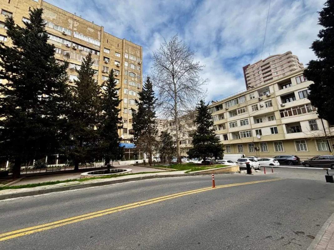 Satılır 3 otaqlı mənzil 117.7 m²