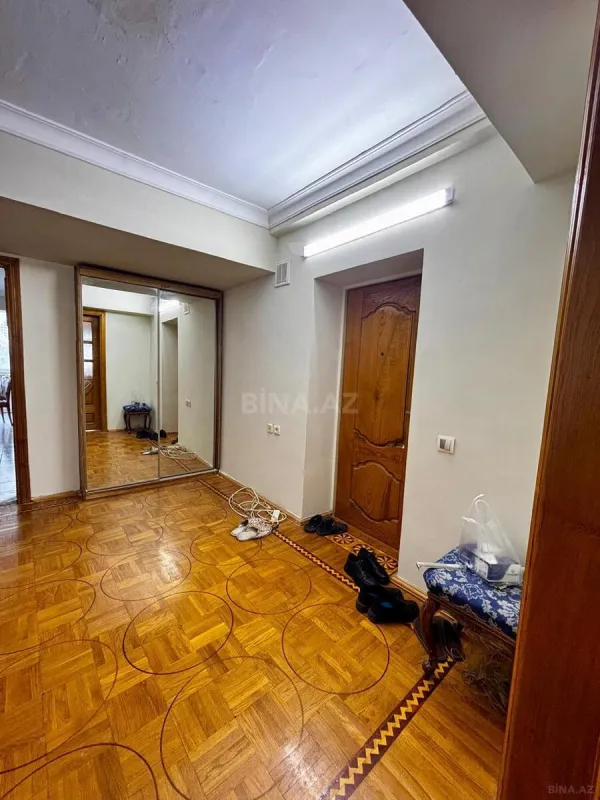 Satılır 3 otaqlı mənzil 117.7 m²