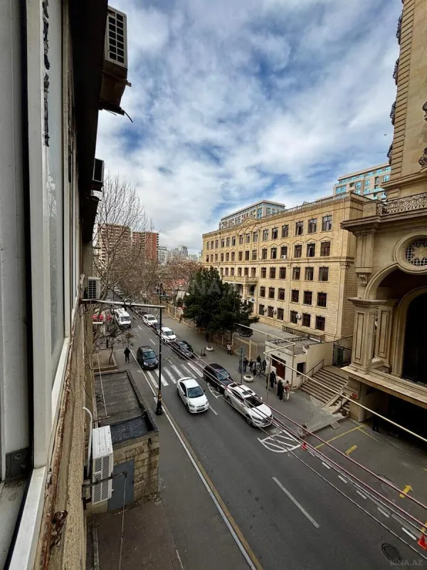 Satılır 3 otaqlı mənzil 117.7 m²