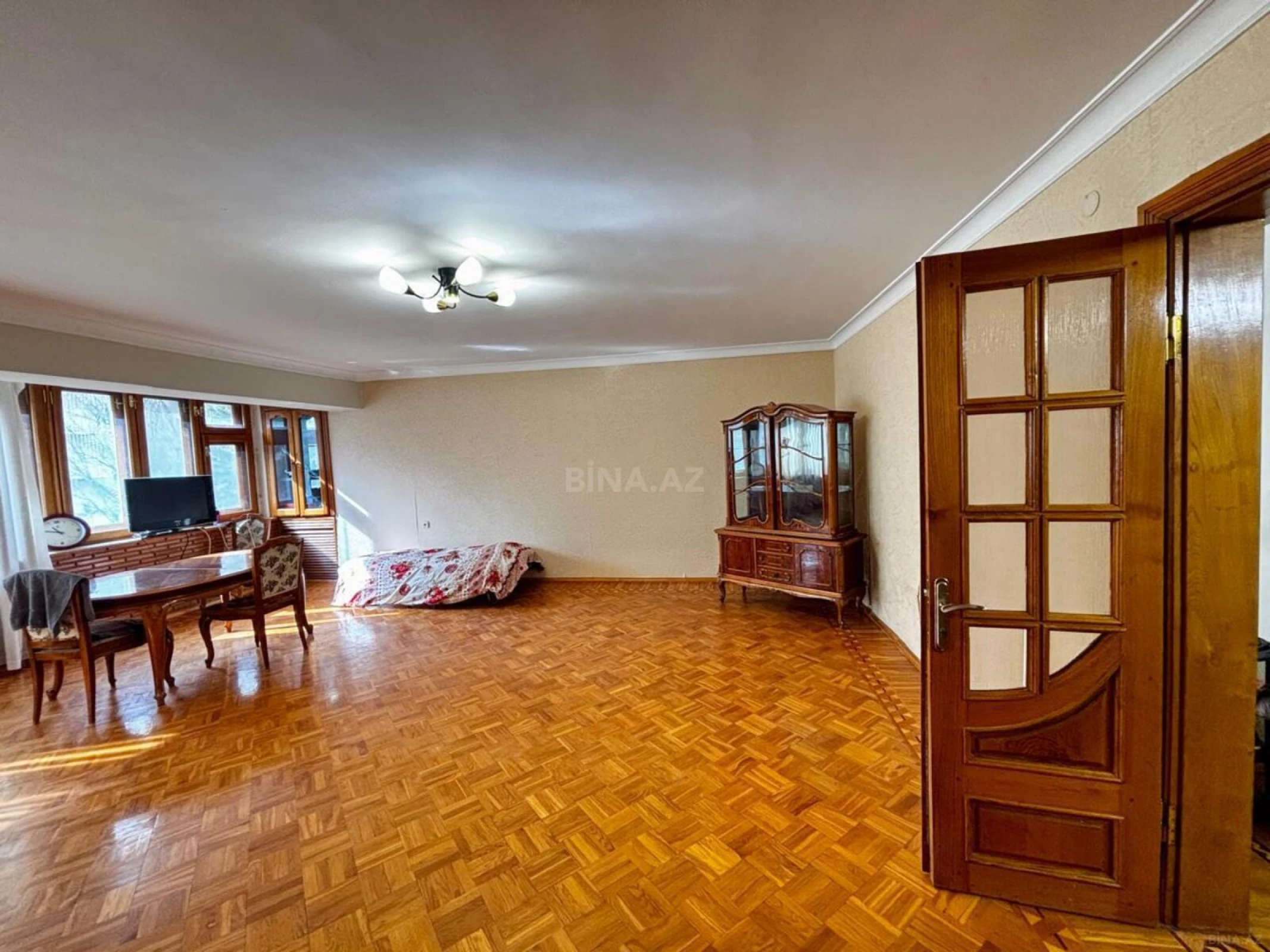 Satılır 3 otaqlı mənzil 117.7 m²