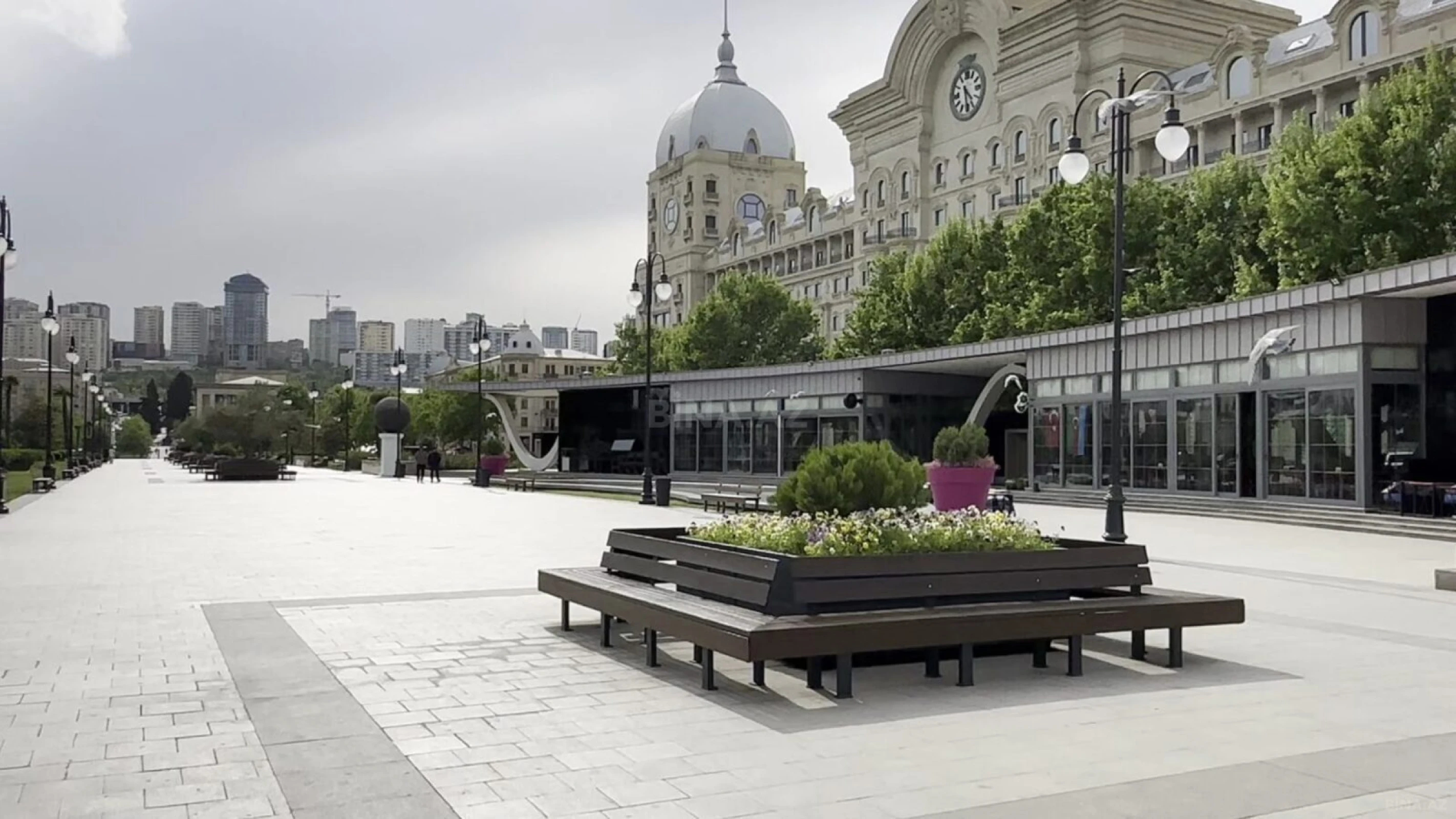 Satılır 3 otaqlı mənzil 117.7 m²