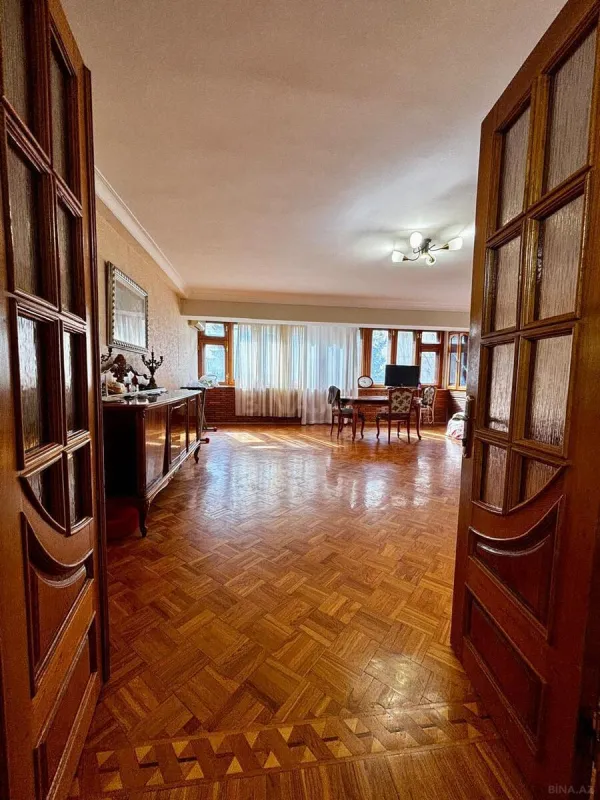 Satılır 3 otaqlı mənzil 117.7 m²
