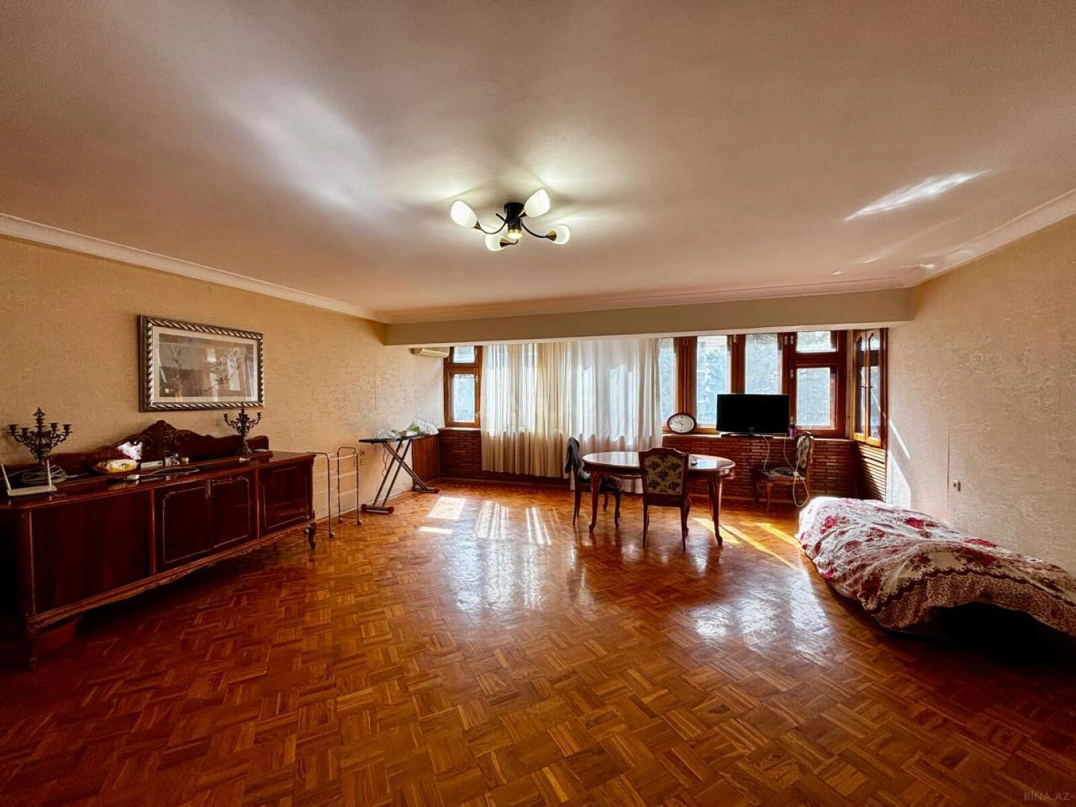Satılır 3 otaqlı mənzil 117.7 m²